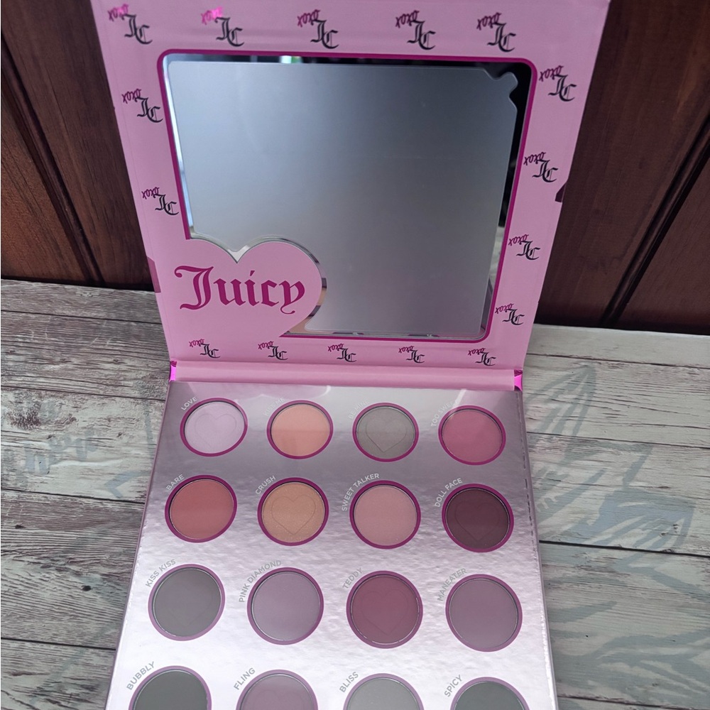 Juicy Couture Pink 16 Eyeshadow Palette - Picture 3 of 5